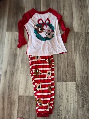 Womens Red and White Reindeer Holiday Pajama Set